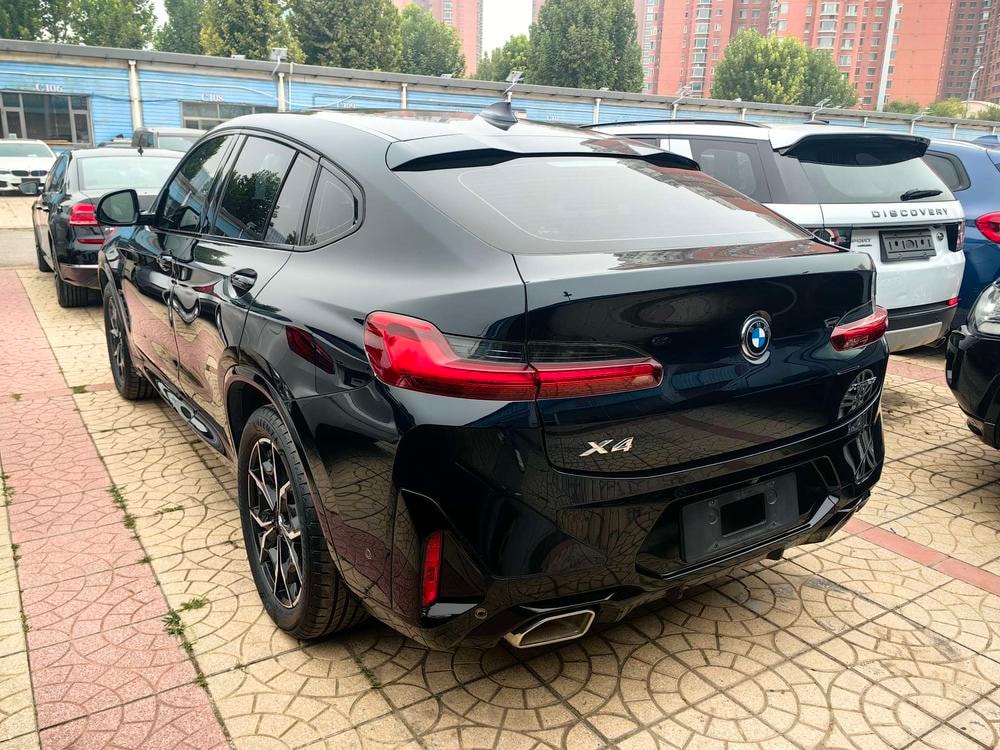 BMW X4 2022 — фото автомобиля 1