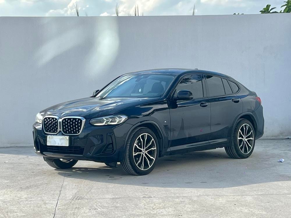 BMW X4 2022 — фото автомобиля
