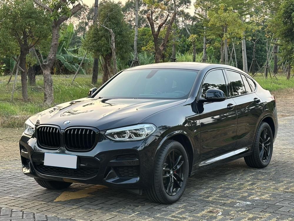BMW X4 2020 — фото автомобиля