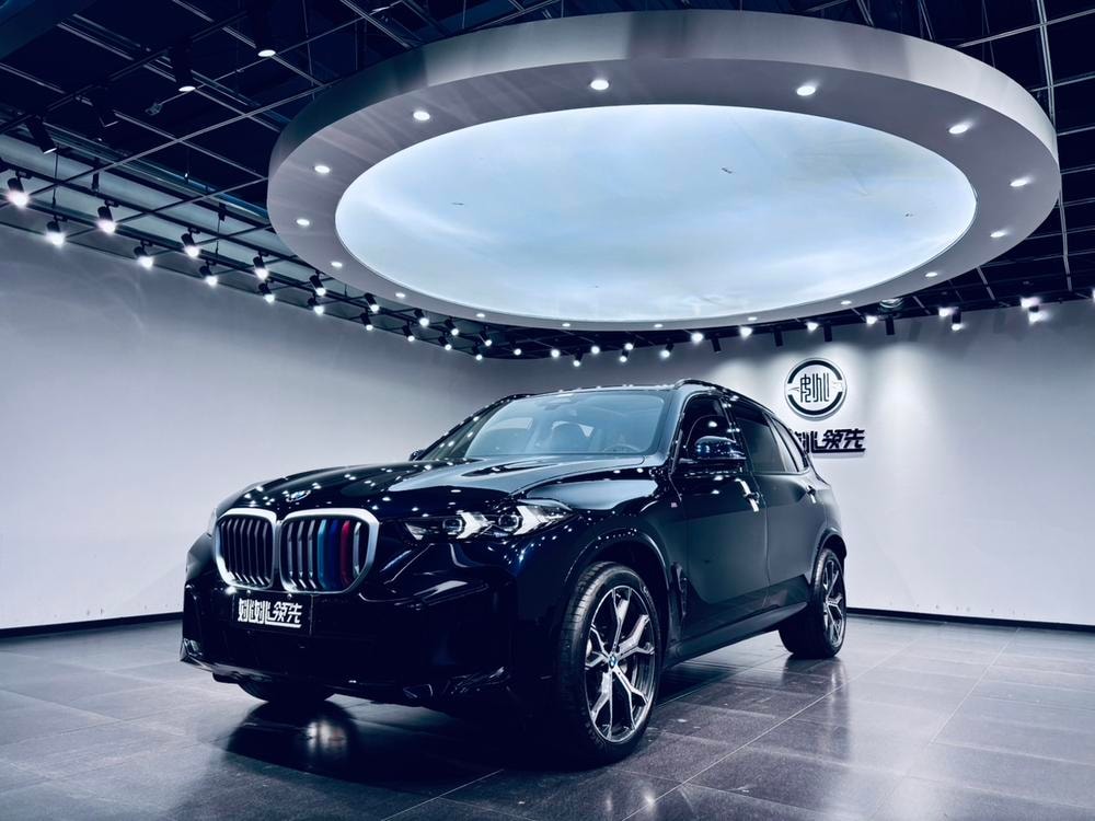 BMW X5 2023 — фото автомобиля