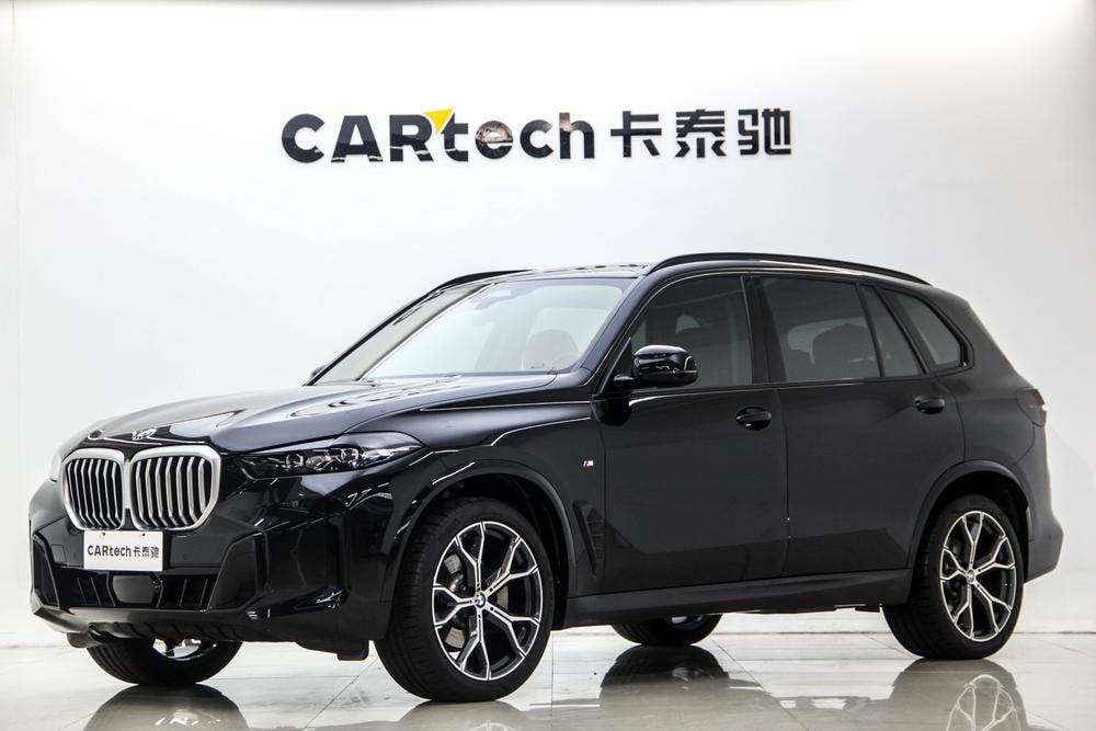 BMW X5 2023 — фото автомобиля