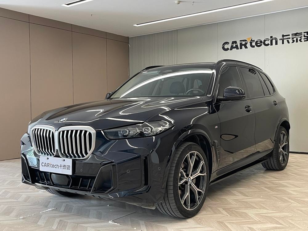 BMW X5 2023 — фото автомобиля