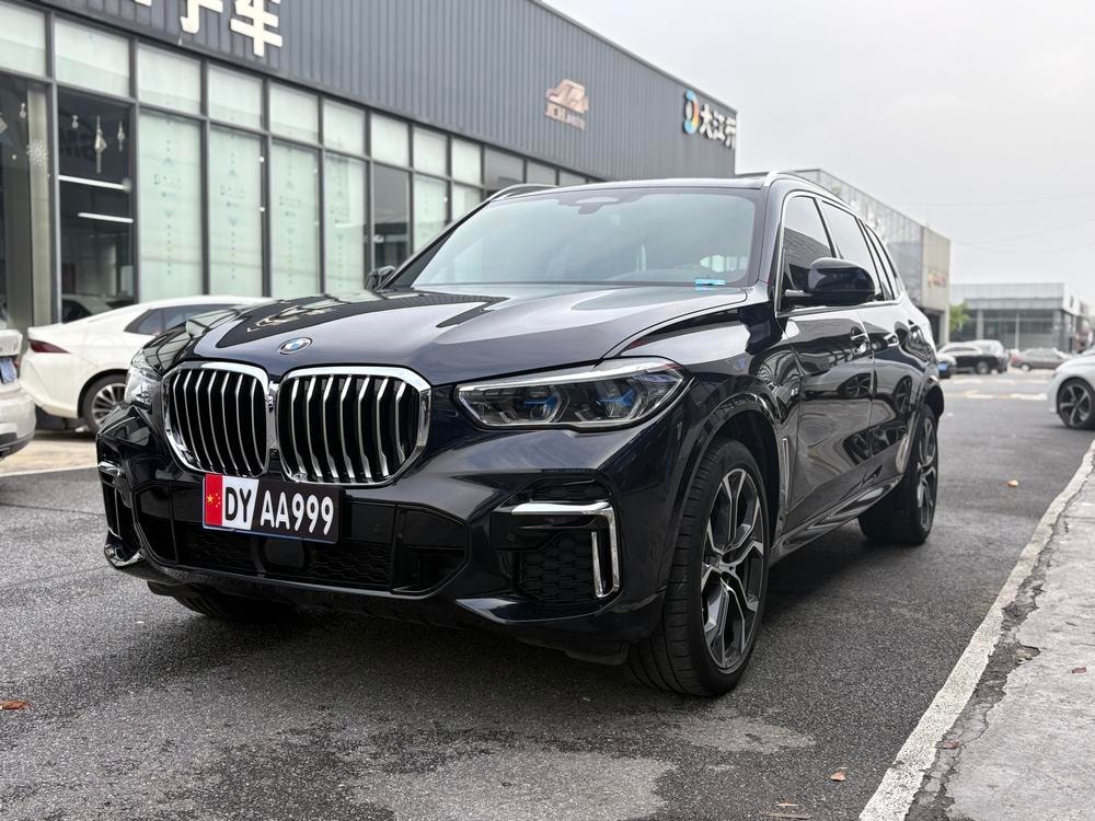 BMW X5 2022 — фото автомобиля
