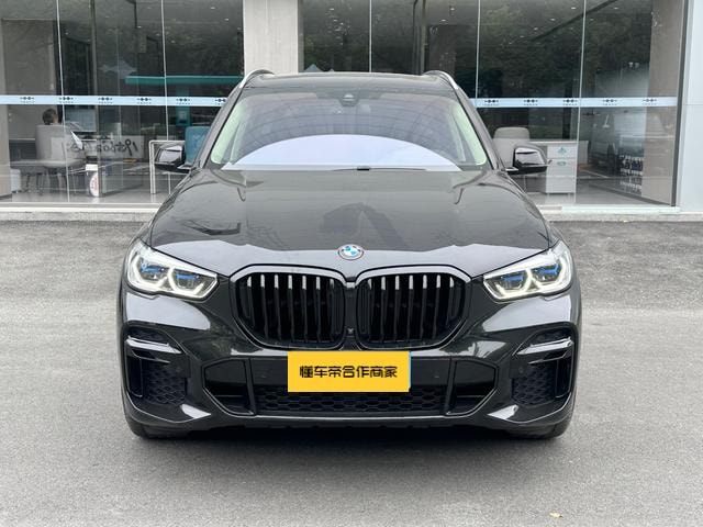 BMW X5 2022 — фото автомобиля