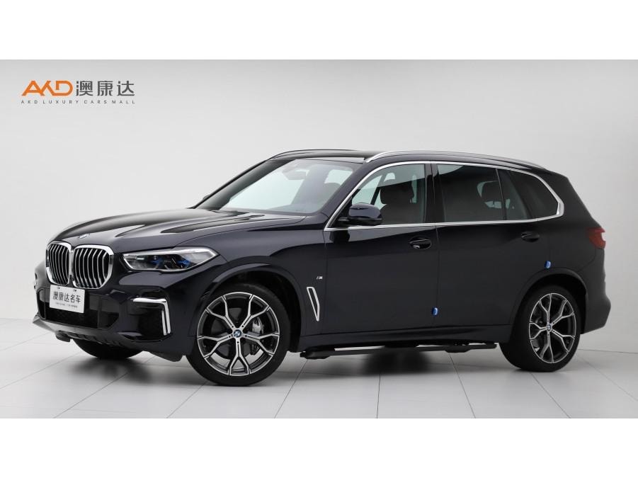 BMW X5 2022 — фото автомобиля