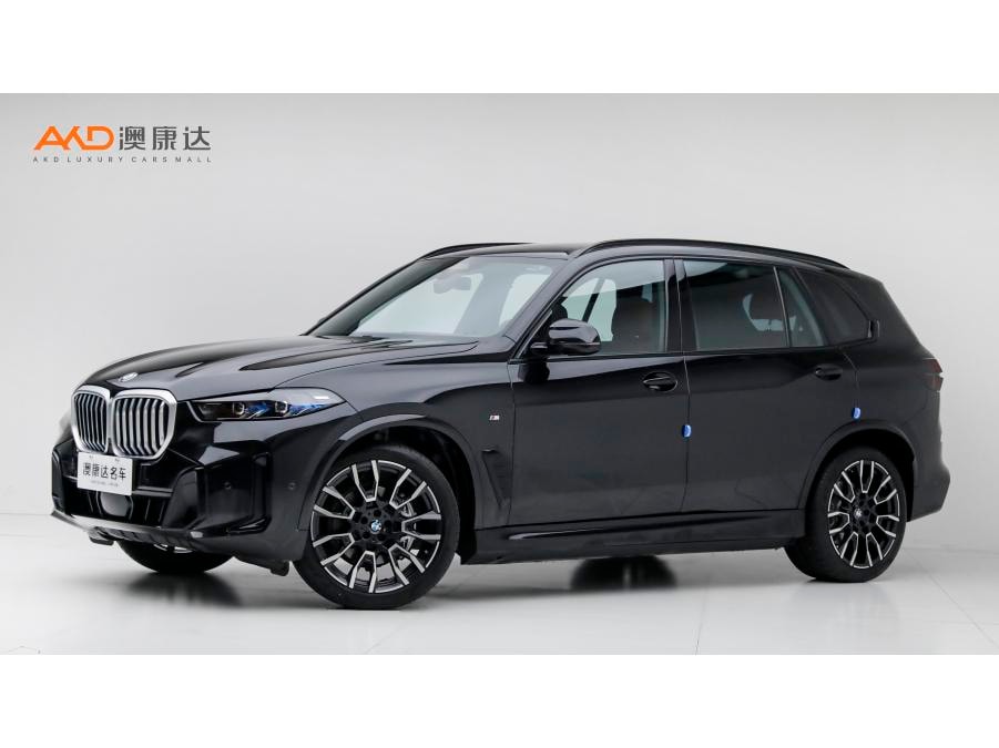 BMW X5 2023 — фото автомобиля