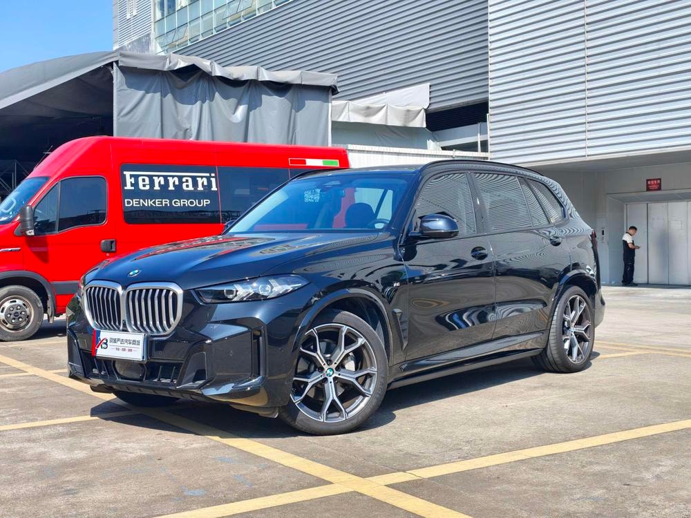 BMW X5 2023 — фото автомобиля