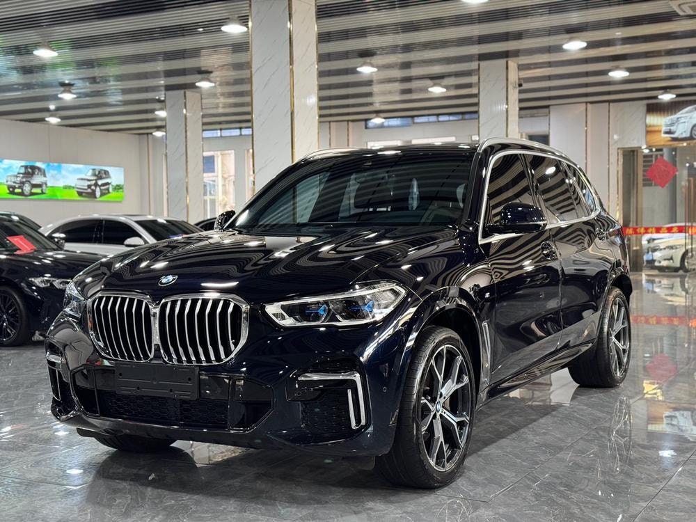 BMW X5 2022 — фото автомобиля