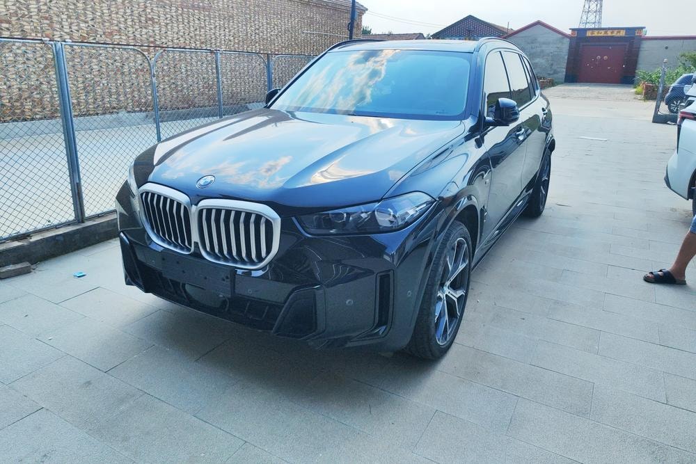 BMW X5 2023 — фото автомобиля