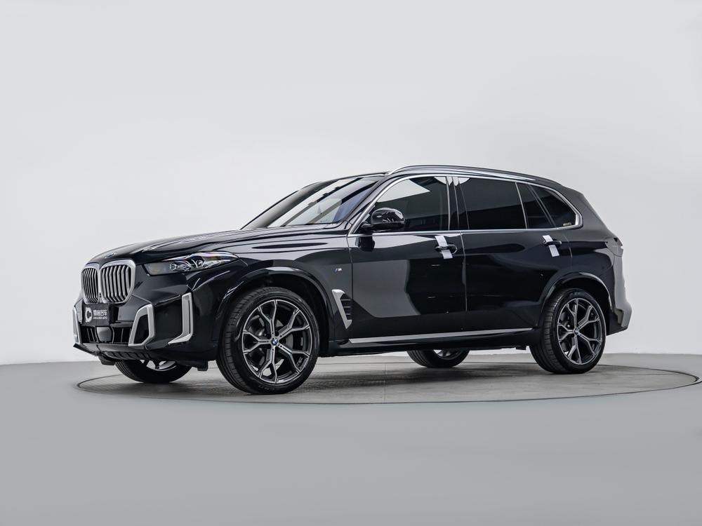 BMW X5 2023 — фото автомобиля
