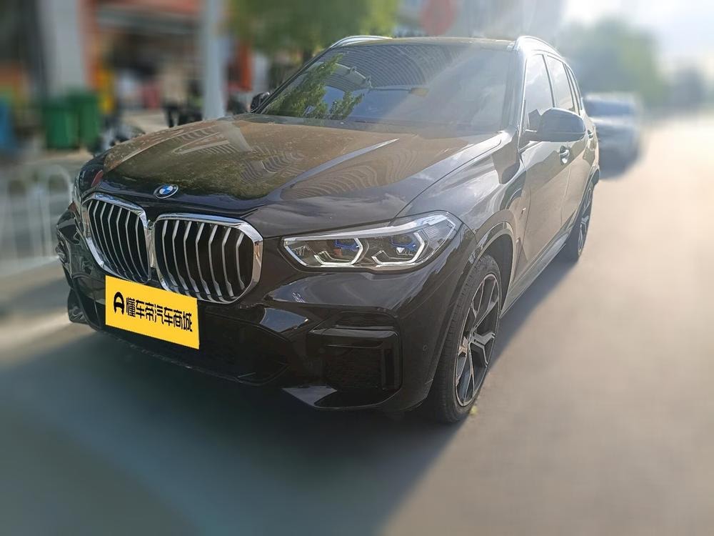 BMW X5 2022 — фото автомобиля
