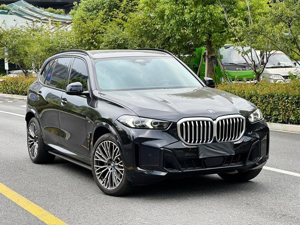 BMW X5 2023 — фото автомобиля 1
