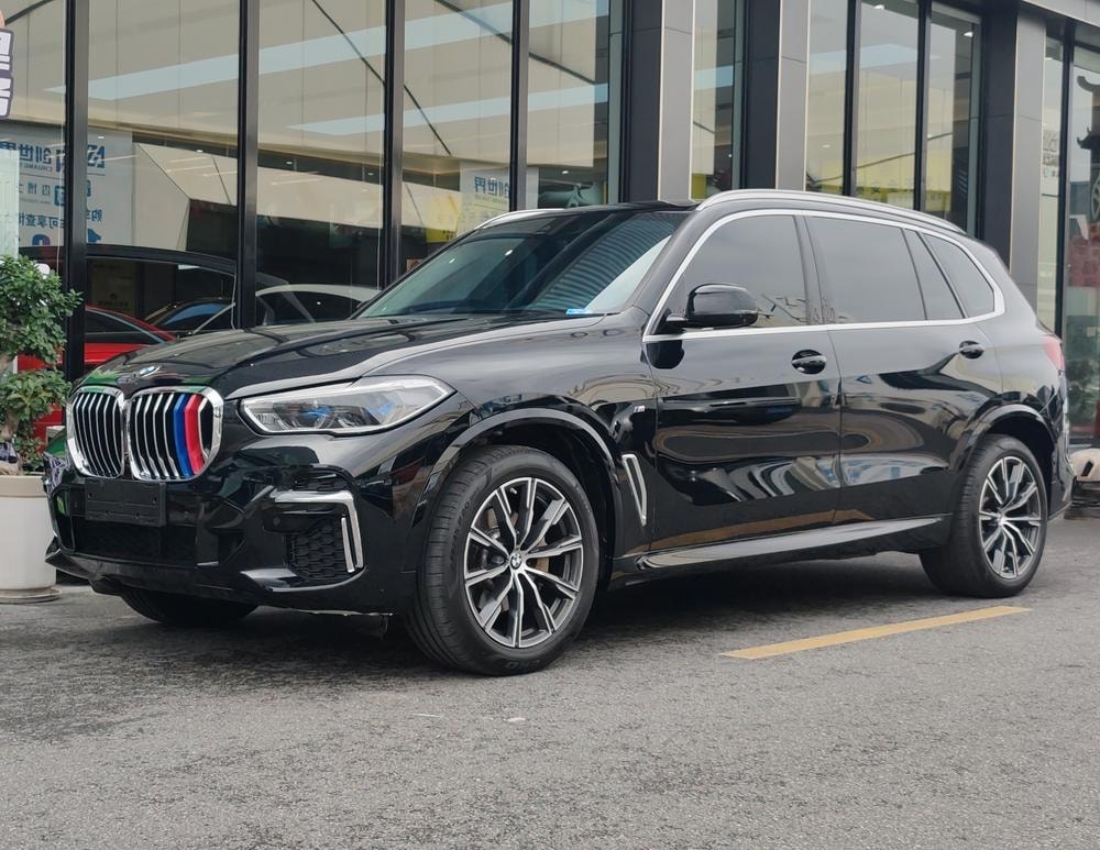 BMW X5 2022 — фото автомобиля