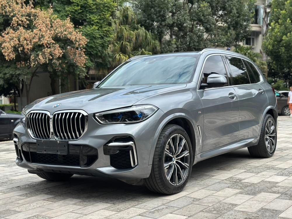 BMW X5 2022 — фото автомобиля
