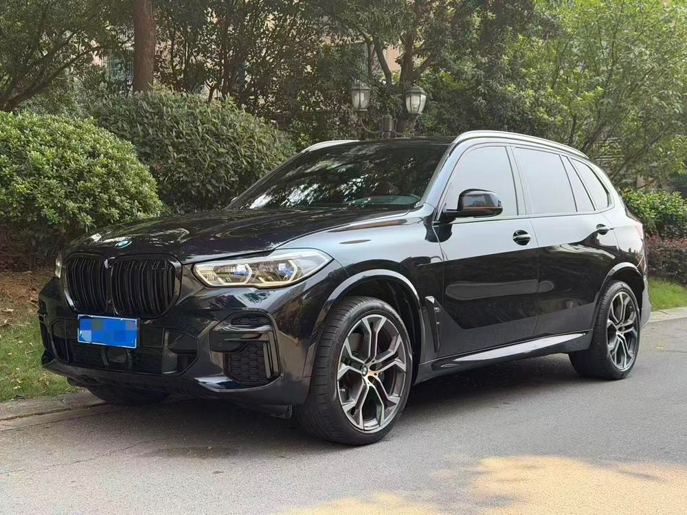 BMW X5 2022 — фото автомобиля