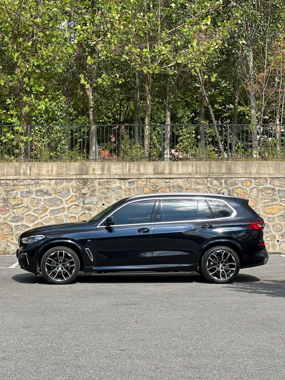BMW X5 2022 — фото автомобиля