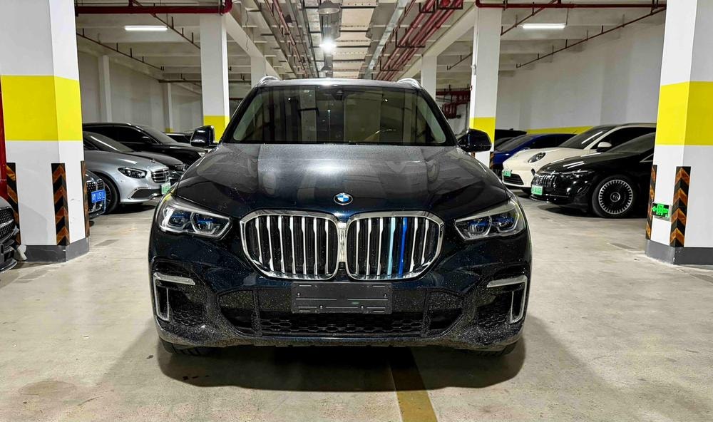 BMW X5 2022 — фото автомобиля