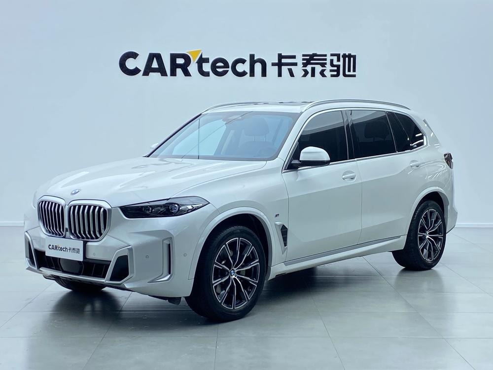 BMW X5 2023 — фото автомобиля
