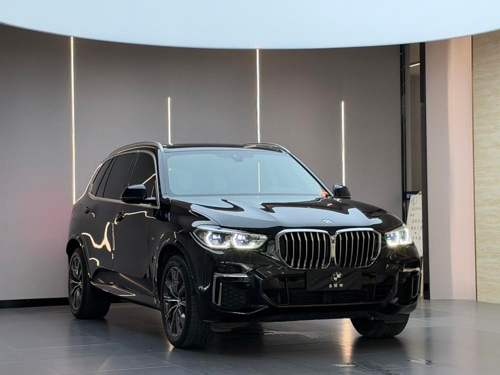 BMW X5 2022 — фото автомобиля