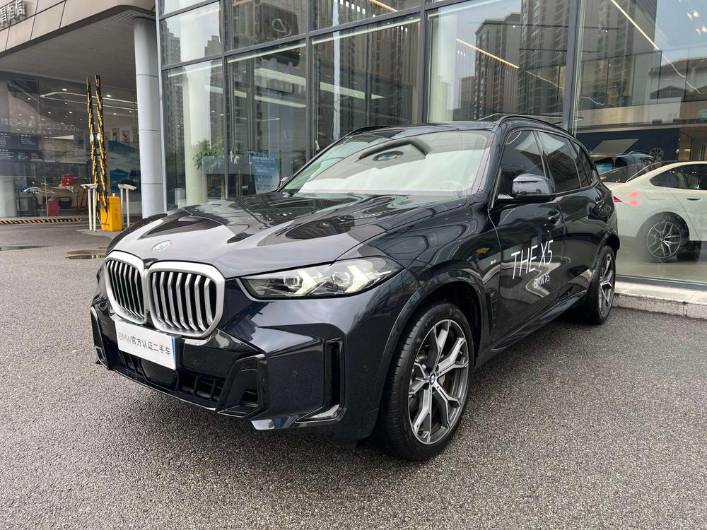 BMW X5 2025 — фото автомобиля