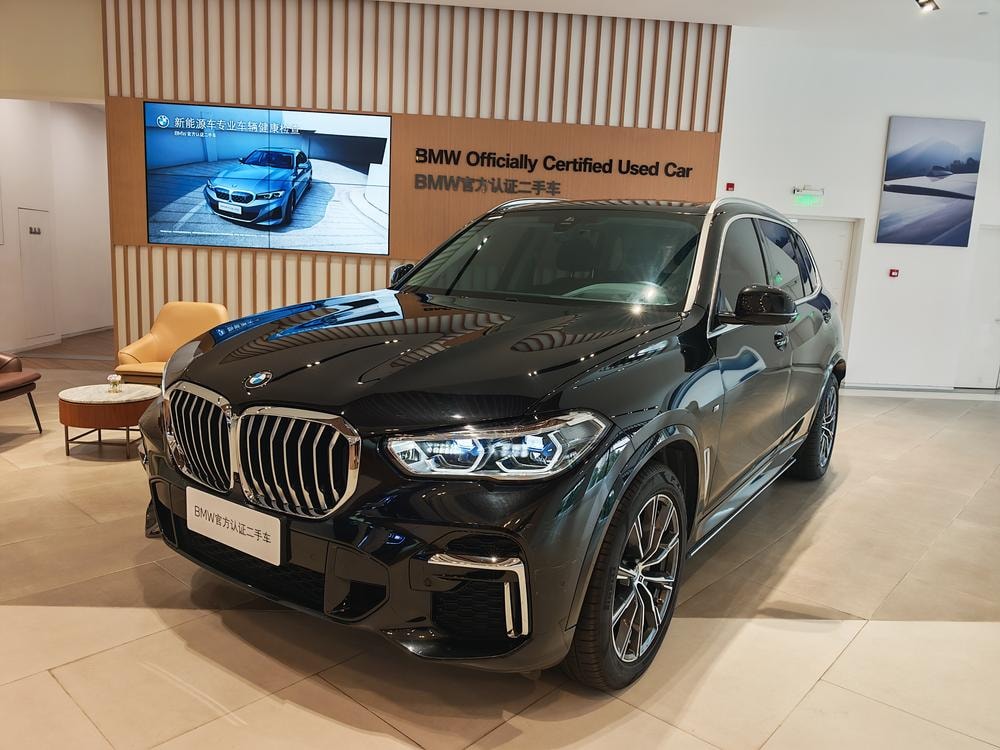 BMW X5 2022 — фото автомобиля