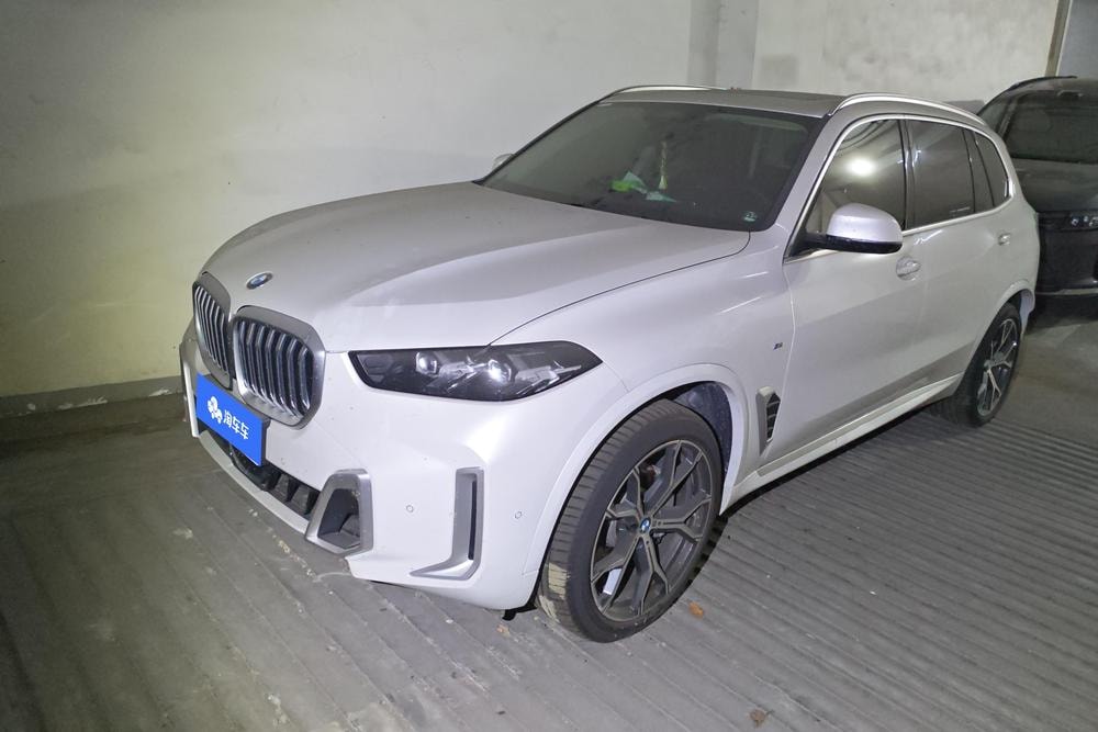 BMW X5 2023 — фото автомобиля
