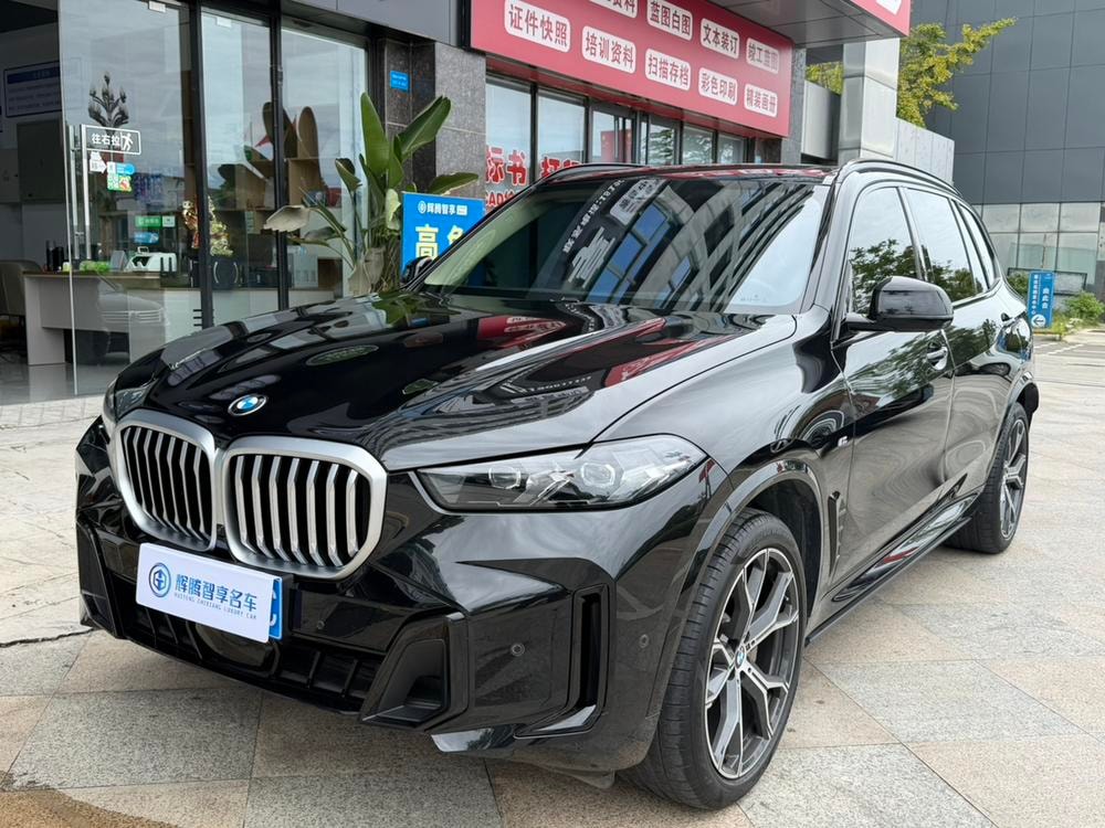 BMW X5 2025 — фото автомобиля
