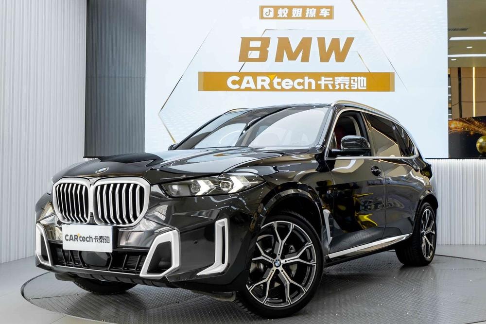 BMW X5 2023 — фото автомобиля