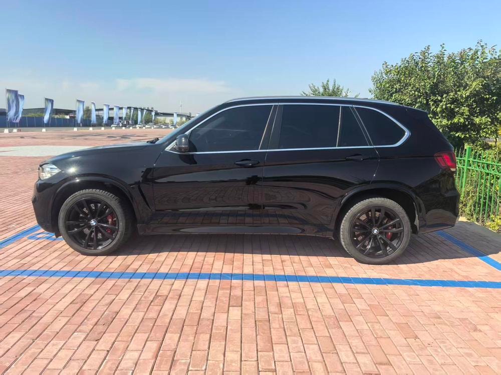 BMW X5 2017 — фото автомобиля