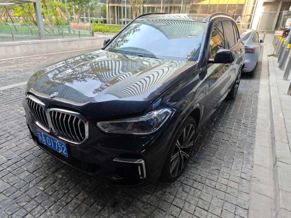 BMW X5 2022 — фото автомобиля