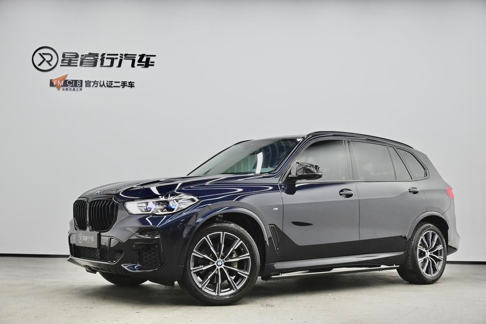 BMW X5 2022 — фото автомобиля
