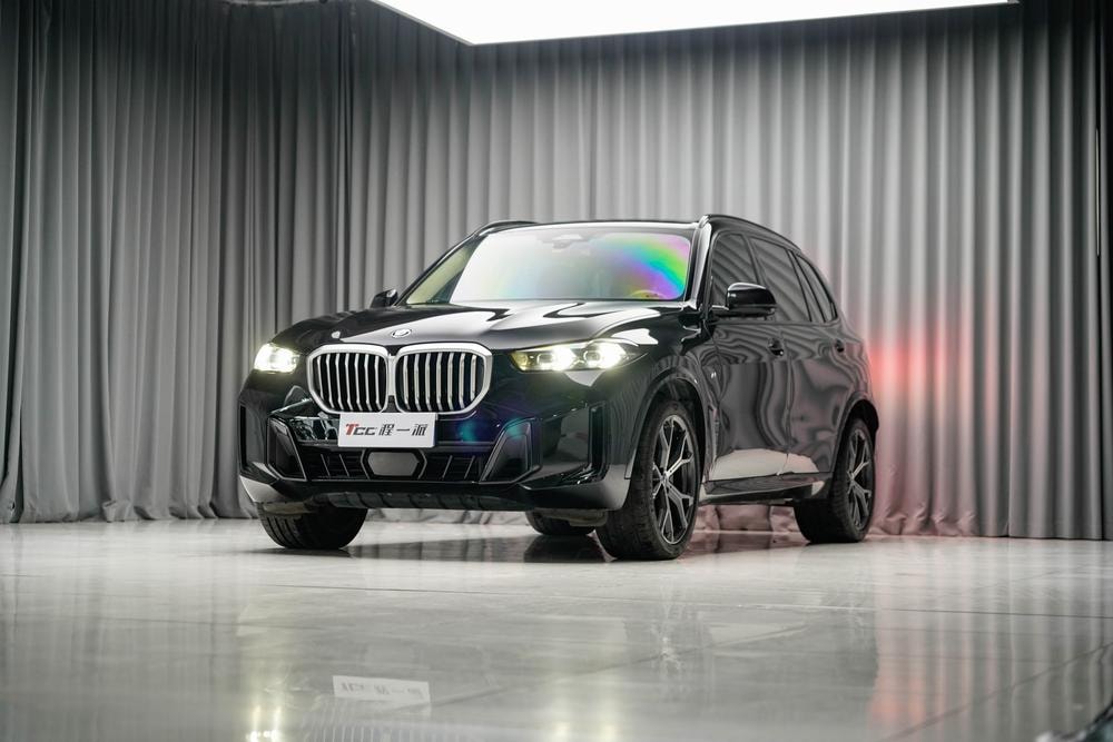 BMW X5 2023 — фото автомобиля