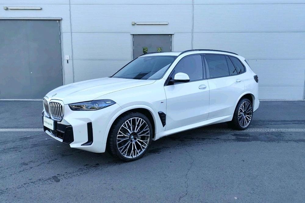 BMW X5 2025 — фото автомобиля 1