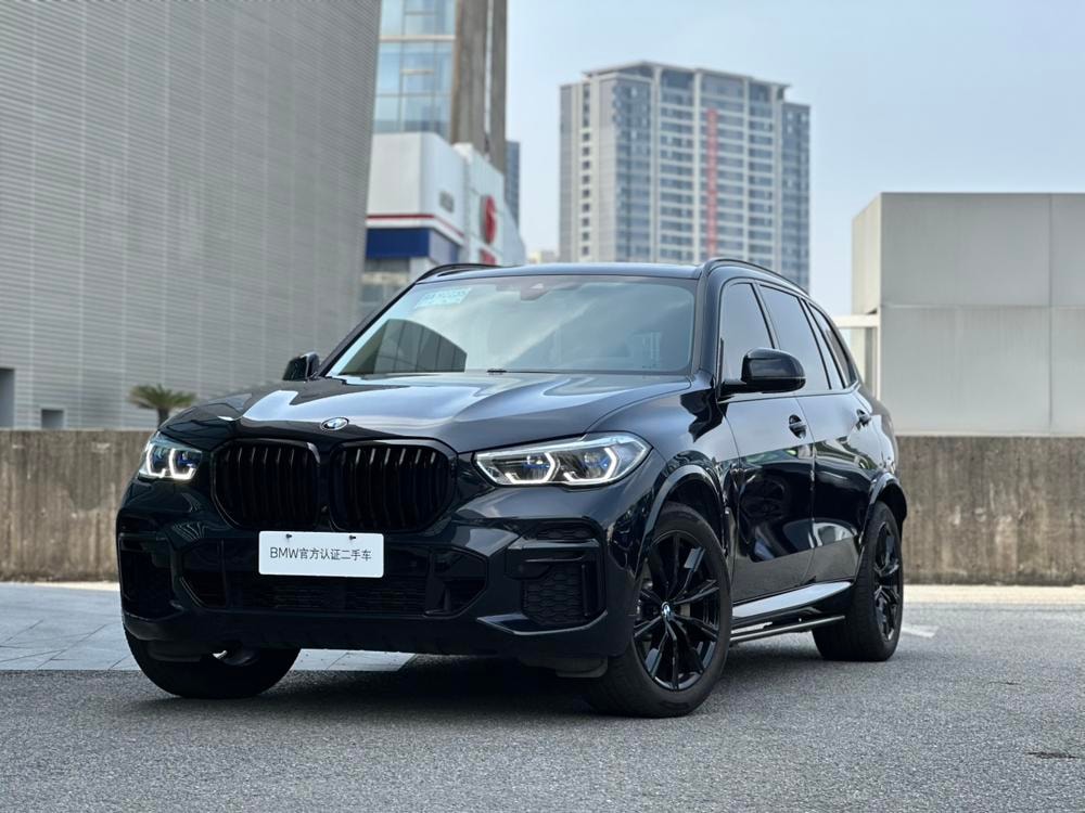 BMW X5 2022 — фото автомобиля
