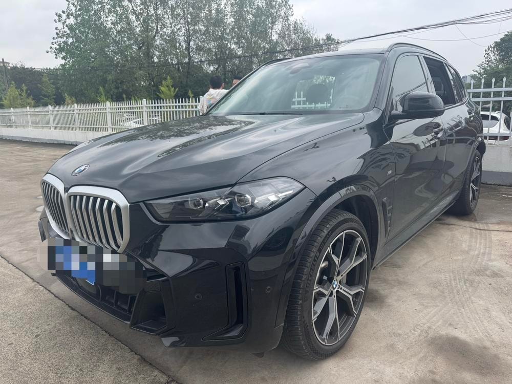 BMW X5 2025 — фото автомобиля