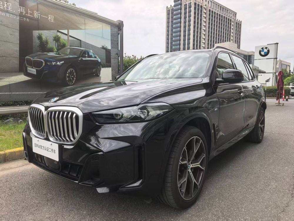 BMW X5 2025 — фото автомобиля