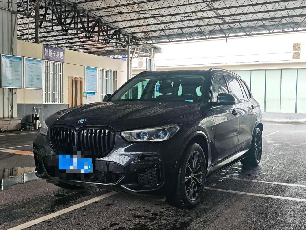 BMW X5 2022 — фото автомобиля