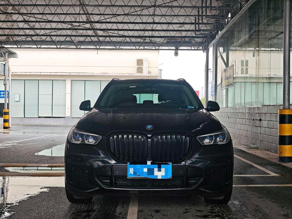 BMW X5 2022 — фото автомобиля 1
