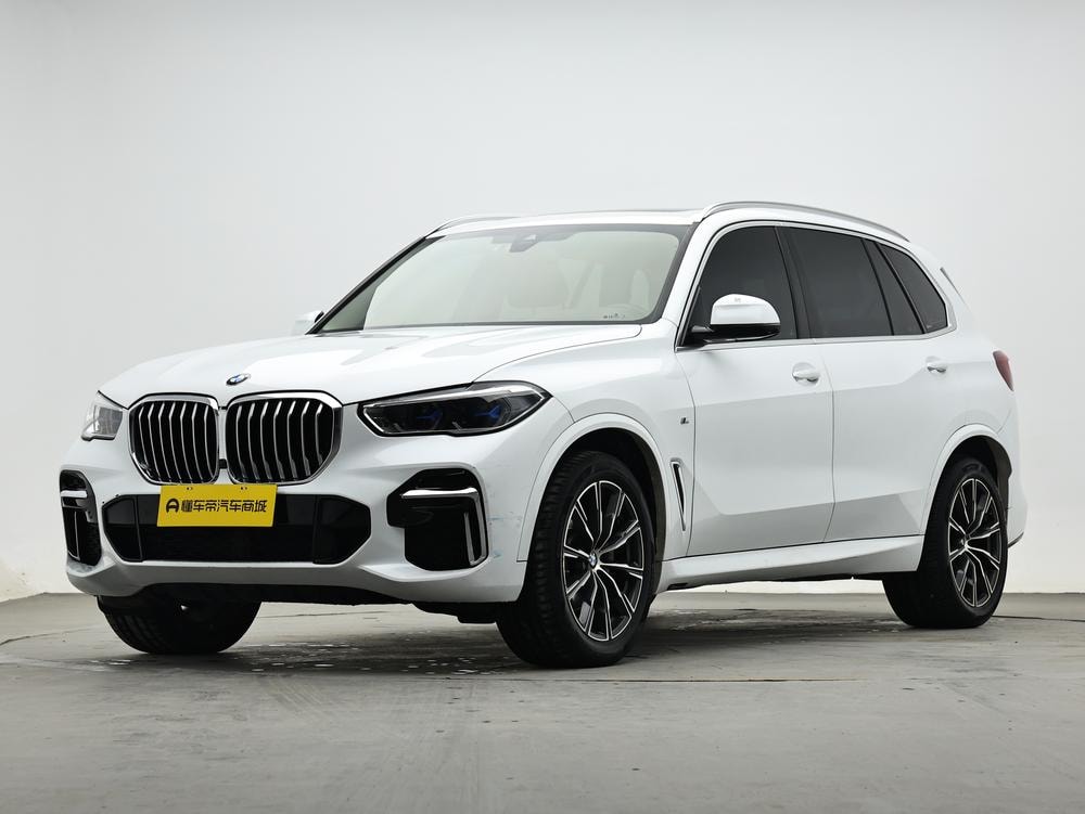 BMW X5 2022 — фото автомобиля