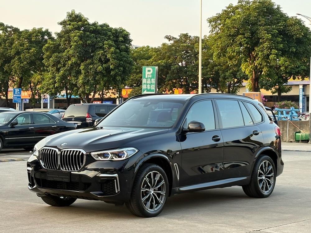 BMW X5 2022 — фото автомобиля