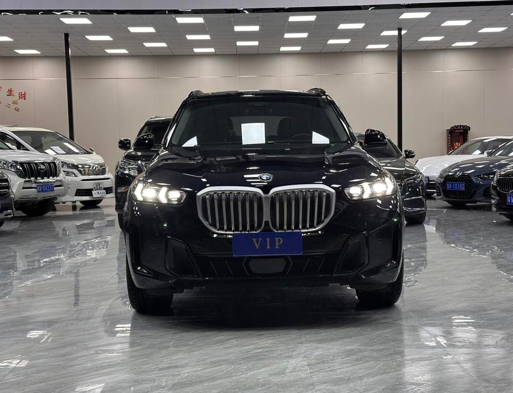 BMW X5 2026 — фото автомобиля 1