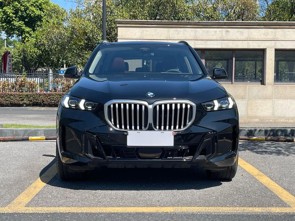 BMW X5 2025 — фото автомобиля
