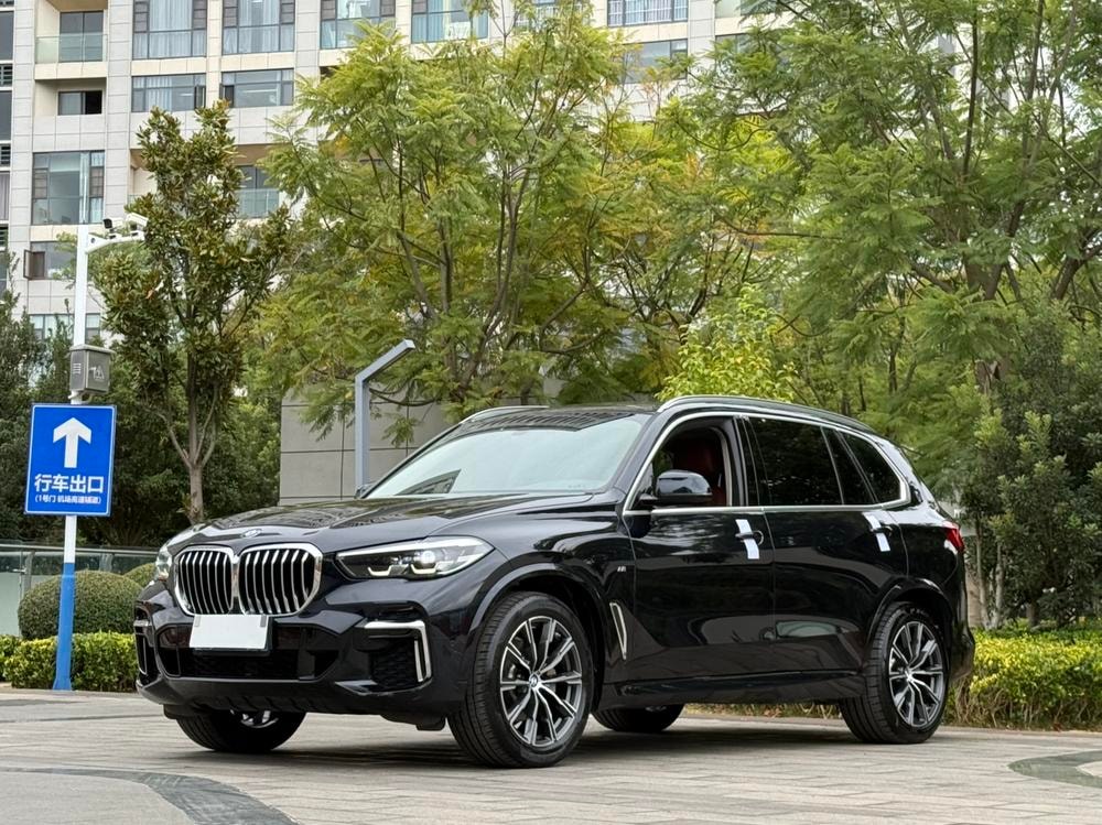 BMW X5 2022 — фото автомобиля