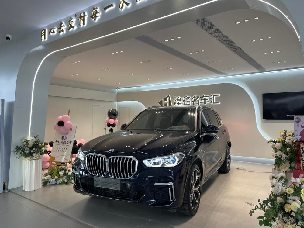 BMW X5 2022 — фото автомобиля