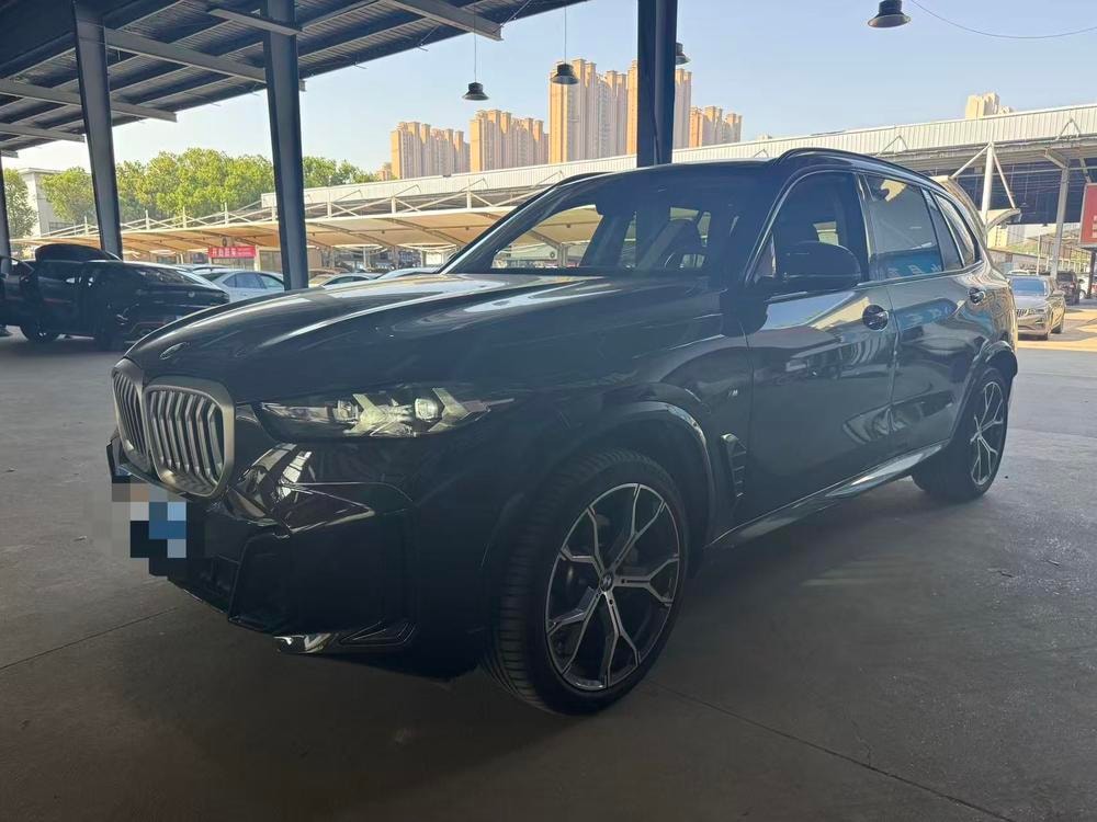 BMW X5 2023 — фото автомобиля
