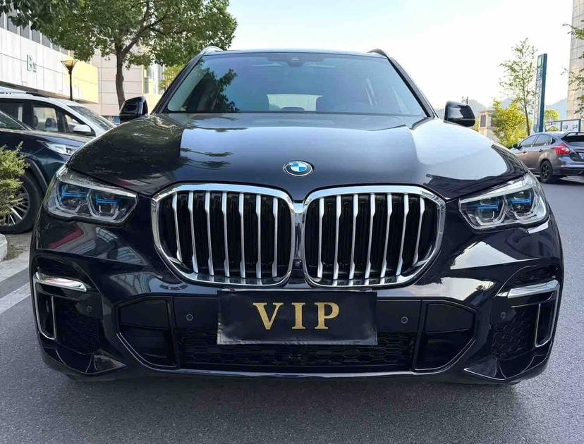 BMW X5 2022 — фото автомобиля