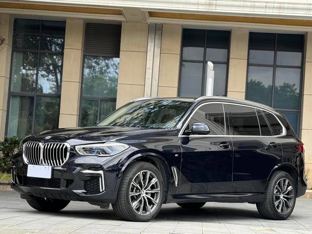 BMW X5 2023 — фото автомобиля