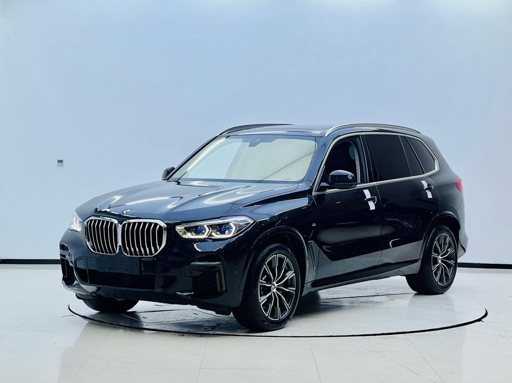BMW X5 2022 — фото автомобиля