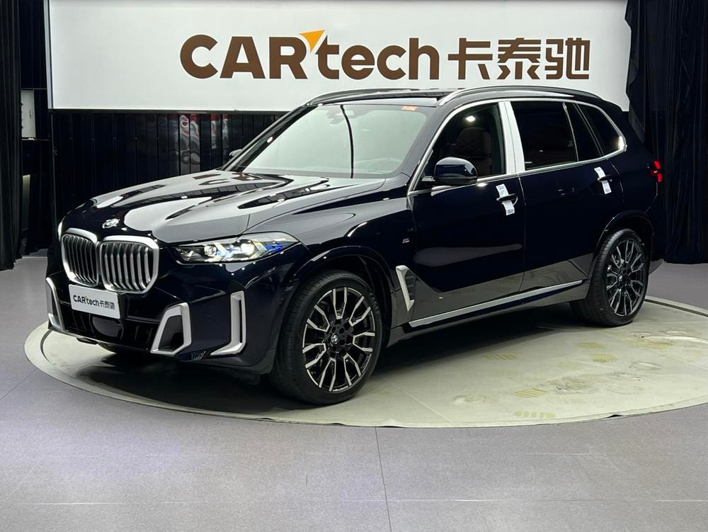BMW X5 2023 — фото автомобиля