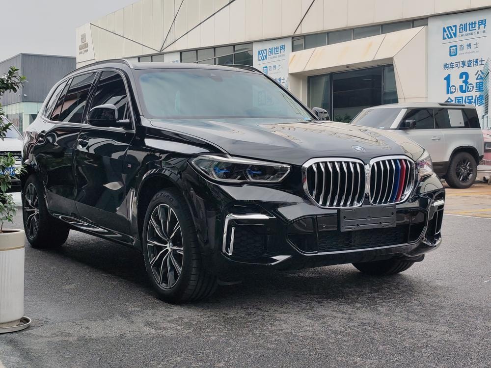 BMW X5 2022 — фото автомобиля